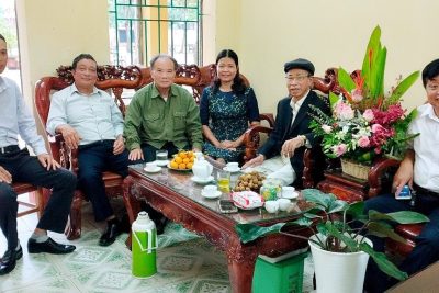 Hòa trong không khí hân hoan chào mừng 40 năm Ngày Nhà giáo Việt Nam 20/11, ngôi nhà mang tên THCS Yên Phương được vinh dự đón các thầy nguyên là lãnh đạo nhà trường qua các thời kì trở về thăm trường
